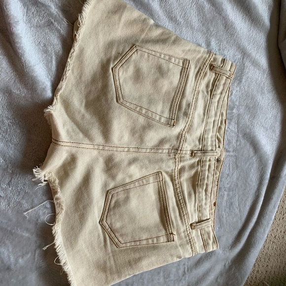 Tan denim shorts - Picture 4 of 6